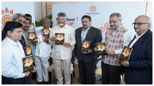 సీబీఎన్@361 డిగ్రీస్ పుస్తకాన్ని సింగపూర్‌లో ఆవిష్కరించిన సీఎం చంద్రబాబు..