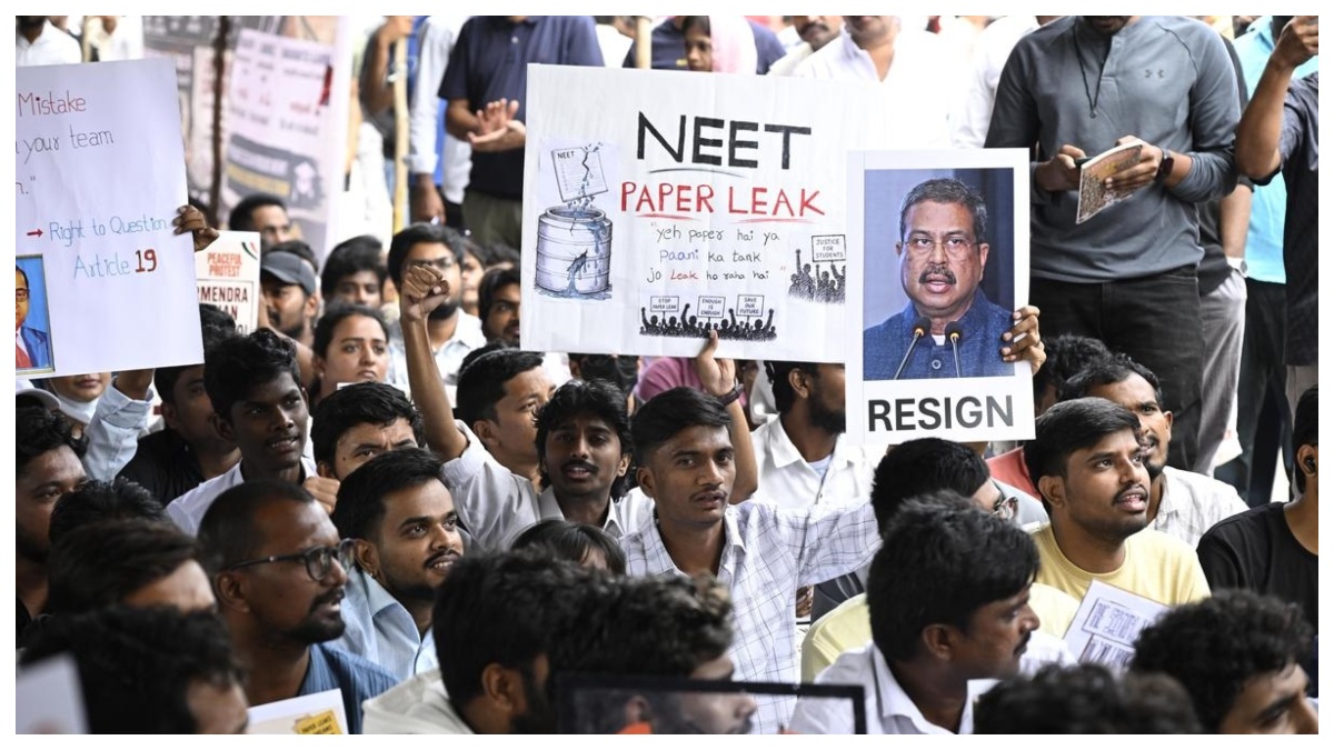 అమ్మకానికి అక్షరం.. నలిగిపోతున్న నవతరం