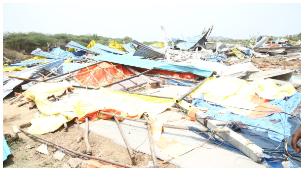 హనుమకొండ గుండ్ల సింగారంలో పేదల గుడిసెలు కూల్చివేత