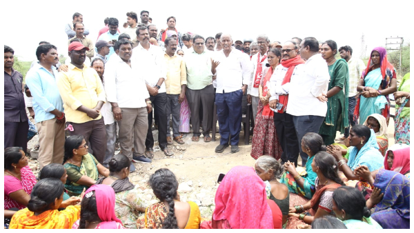 పేదల ఇళ్ళు కూల్చివేత.. హైదరాబాద్ నుండి హుటా హుటిన గుండ్ల సింగారంకు వెళ్లిన కూనంనేని.. కూల్చివేతలపై ఫైర్