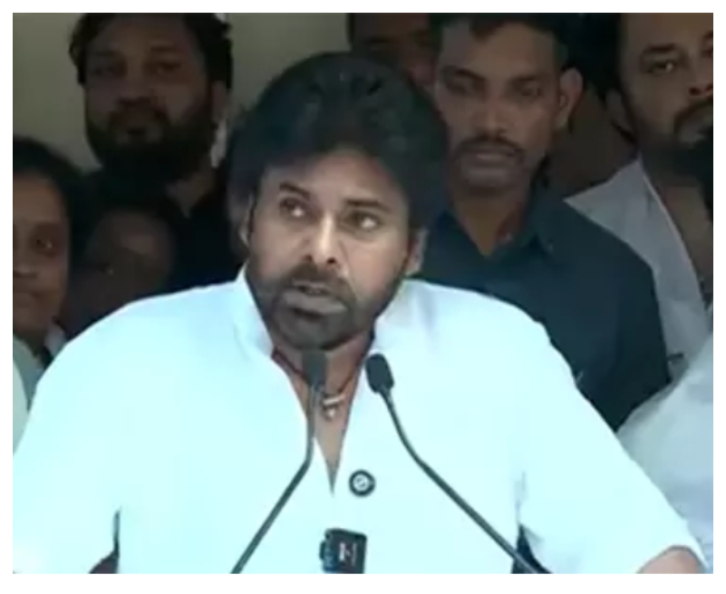 జనసేన పార్టీ పుట్టిందే తెలంగాణ నడిబొడ్డున.. ఇక్కడ ఎన్నికల్లో పోటీ చేస్తామని తెలిపిన పవన్ కళ్యాణ్..