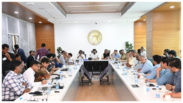 భారీ వర్షాలపై అధికారులతో సీఎం రేవంత్ రెడ్డి ఉన్నతస్థాయి సమీక్ష.. అవసరమైతే తానూ రోడ్లపైకి వస్తానని వెల్లడి..