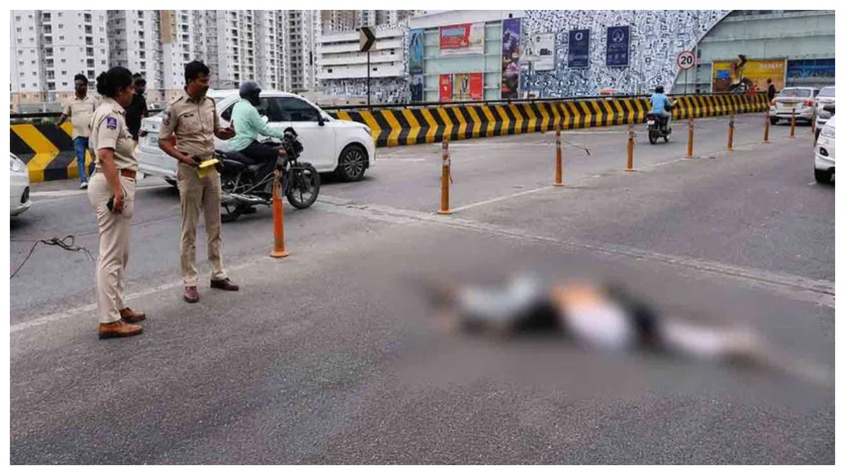 గచ్చిబౌలి ఏఎంబీ మాల్ ఫ్లైఓవర్‌పై ఘోర రోడ్డు ప్రమాదం.. ఇద్దరు మృతి