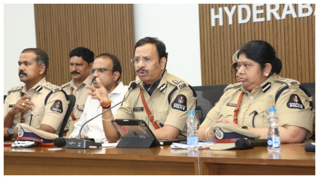 బాధితులతో దురుసుగా ప్రవర్తిస్తే సహించేది లేదు.. పోలీసు సిబ్బందికి సీవీ సజ్జనార్ హెచ్చరిక