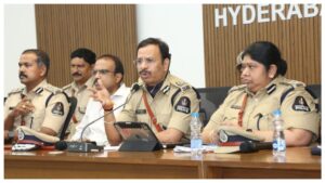 బాధితులతో దురుసుగా ప్రవర్తిస్తే సహించేది లేదు.. పోలీసు సిబ్బందికి సీవీ సజ్జనార్ హెచ్చరిక