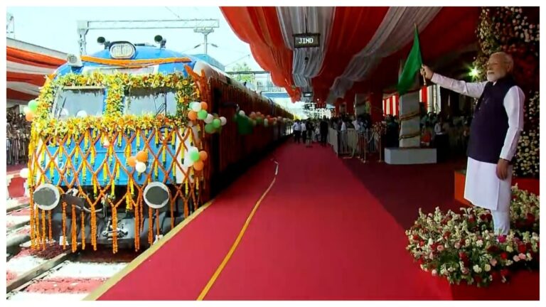 First Hydrogen Train: భారతదేశంలో తొలి హైడ్రోజన్ రైలు.. ప్రపంచంలోనే అతిపెద్ద హైడ్రోజన్ రైలు ప్రత్యేకతలు ఇవే..