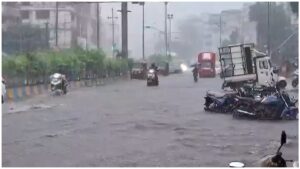 Heavy Rains Batter Mumbai: ముంబైని వణికిస్తున్న భారీ వర్షాలు..4 రోజుల్లో 13 మంది మృతి.. మహారాష్ట్రకు రెడ్ అలర్ట్..