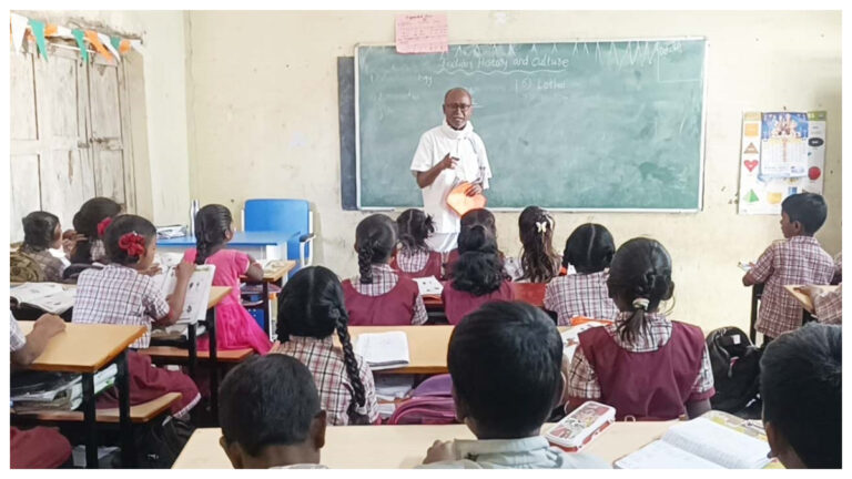 అక్షర శిల్పులకు అర్హత సెగ