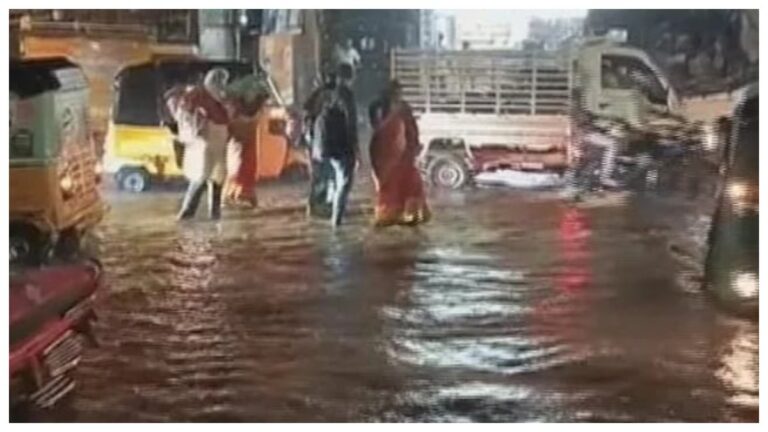 Today Weather Update: ఈ రోజు వాతావరణం.. బంగాళాఖాతం అల్పపీడన ద్రోణి.. తెలుగు రాష్ట్రాలకు వానలు అలర్ట్.. వచ్చే వారం పాటు భారీ వర్షాలు..