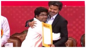Vijay Viral Video: సార్.. మిమ్మల్ని హగ్ చేసుకోవచ్చా?’.. సీఎం విజయ్‌ను కోరిన జూనియర్ డాక్టర్.. ముఖ్యమంత్రి రియాక్షన్ ఏంటంటే..