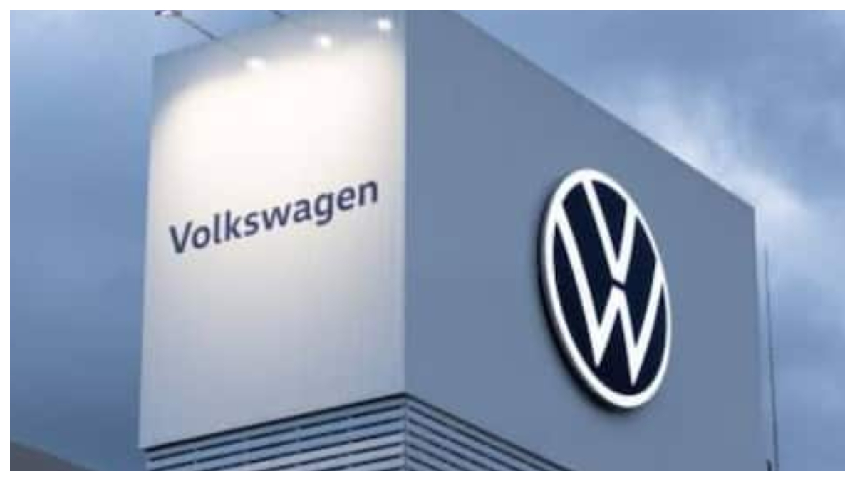 Volkswagen Layoffs: లక్ష ఉద్యోగాల కోత.. 4 ప్లాంట్ల మూసివేత..చరిత్రలోనే అతిపెద్ద సంక్షోభంలో వోక్స్‌వ్యాగన్..ఉద్యోగుల నుంచి వెలువెత్తుతున్న నిరసనలు..