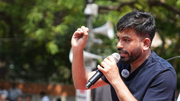 ఆగని దీక్ష…జంతర్ మంతర్ వద్ద ఆమరణ దీక్ష ప్రారంభించిన కాక్రోచ్ పార్టీ వ్యవస్థాపకుడు అభిజిత్ (Video)