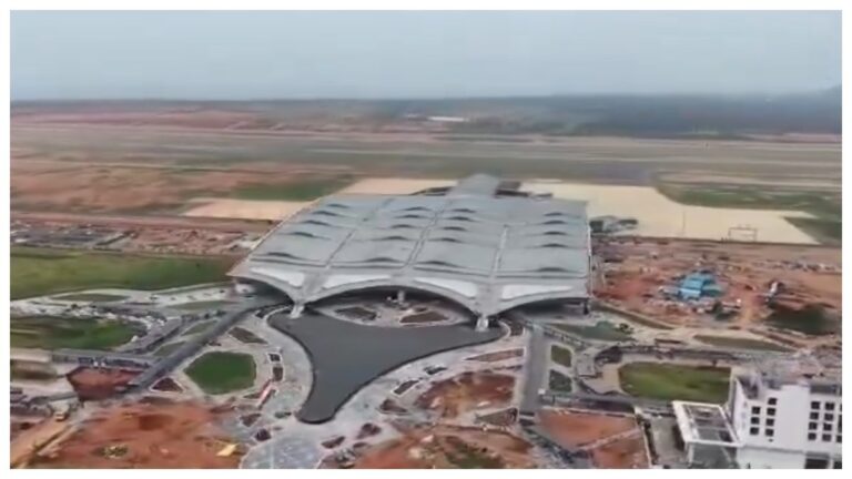 Bhogapuram Airport: భోగాపురం ఎయిర్‌పోర్టు రాకతో విశాఖ పాత ఎయిర్‌పోర్ట్ ఇమేజ్ తగ్గుతుందా? రెండు విమానాశ్రయాల మధ్య వ్యూహాత్మక వ్యత్యాసాలివిగో..