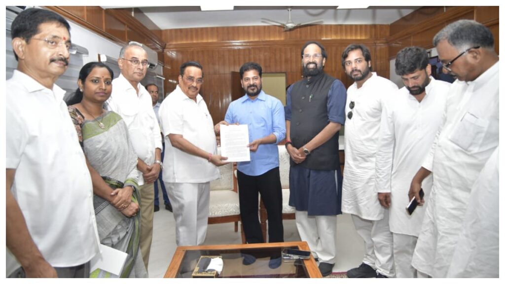 కేంద్ర జలశక్తి మంత్రితో సీఎం రేవంత్ రెడ్డి భేటీ.. తుమ్మిడిహెట్టి ఎత్తు పెంపుపై మహారాష్ట్రతో చర్చలకు విజ్ఞప్తి