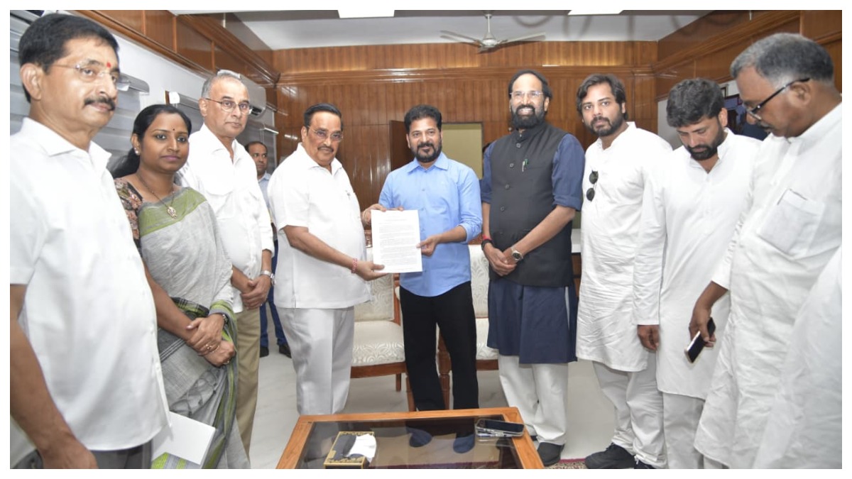 కేంద్ర జలశక్తి మంత్రితో సీఎం రేవంత్ రెడ్డి భేటీ.. తుమ్మిడిహెట్టి ఎత్తు పెంపుపై మహారాష్ట్రతో చర్చలకు విజ్ఞప్తి