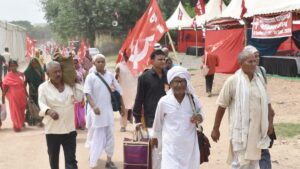 CPI Mega Rally: ఎర్ర జెండాలతో నిండిపోయిన రామ్ లీలా మైదానం.. కేంద్ర ప్రభుత్వ విధానాలపై నిరసనగా రేపే సీపీఐ మెగా ర్యాలీ.. ఫోటోలు ఇవిగో..