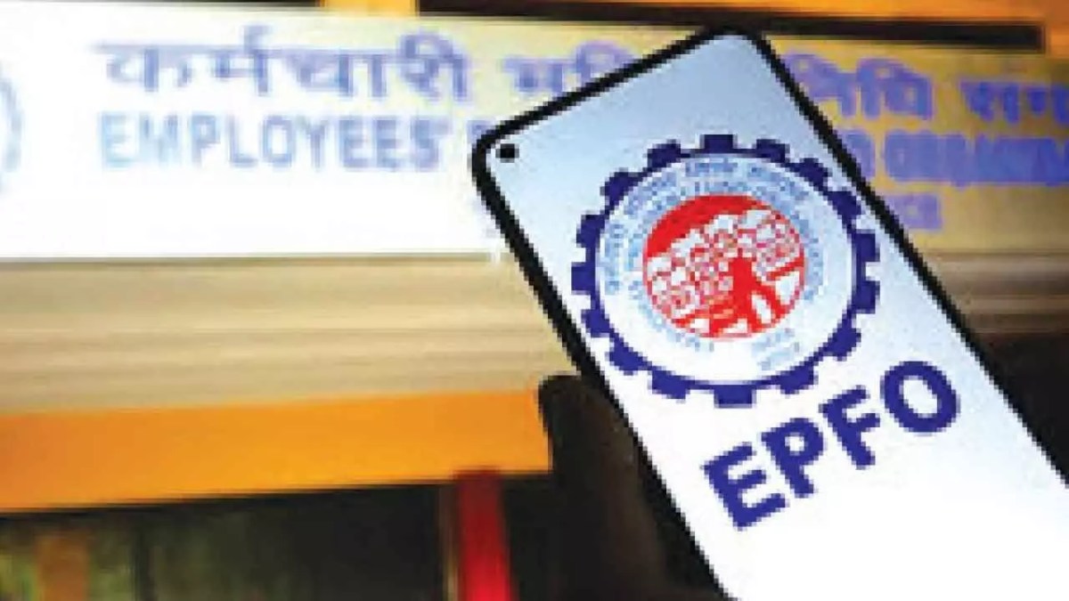 EPFO Rules: విదేశాలకు ఉద్యోగం కోసం వెళ్తున్నారా? మీ EPF డబ్బు ఏమవుతుంది.. ఈ విషయాలు తప్పక తెలుసుకోండి..