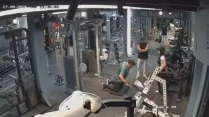 Assam Gym Horror: వీడియో ఇదిగో.. జిమ్‌లో వర్కవుట్ చేస్తుండగా గుండెపోటుతో డాక్టర్ మృతి.. వ్యాయామం చేసేవాళ్లు ఈ హెచ్చరికలు తప్పక గుర్తుంచుకోండి