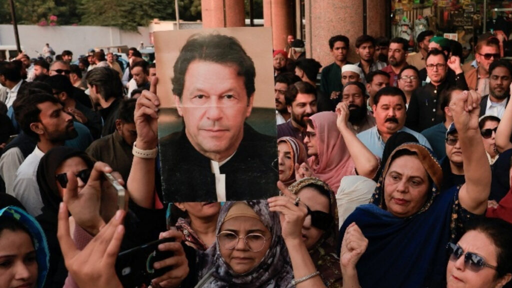 Pakistan Imran Khan: పాకిస్థాన్ లో అలజడి… ఇమ్రాన్ ఖాన్ మద్దతుదారుల నిరసన ప్రదర్శనలు