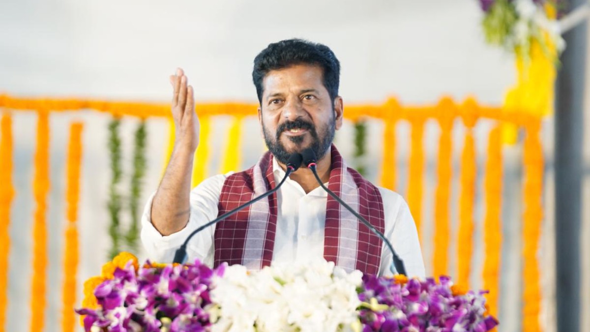 CM Revanth Reddy: 16 మంది సీఎంలు రూ.70 వేల కోట్లు అప్పు చేస్తే.. కేసీఆర్‌ ఒక్కరే రూ.8 లక్షల కోట్లు చేశారు.. బీఆర్ఎస్ మీద విరుచుకుపడిన సీఎం రేవంత్ రెడ్డి