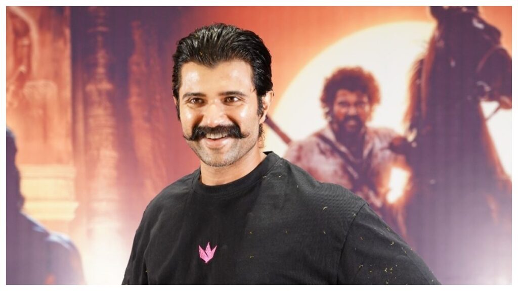 విజయదేవరకొండ కెరీర్ కు 10 ఏళ్ళు