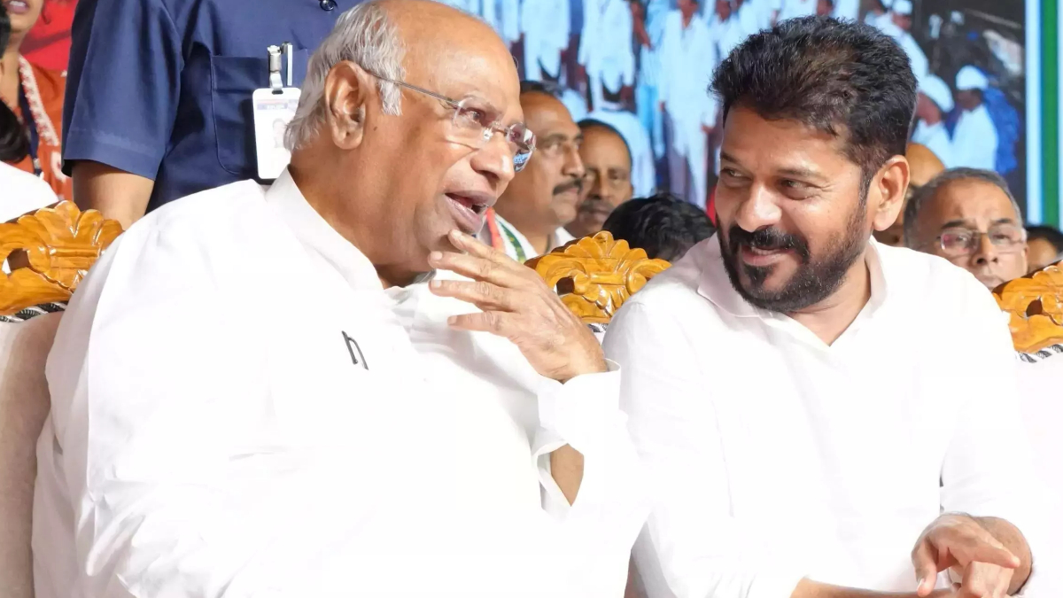 AICC chief Mallikarjun Kharge: రేవంత్ అమెరికా టూర్‌కు అనుమతి లేకపోవడంపై కేంద్రంపై ఖర్గే విమర్శలు