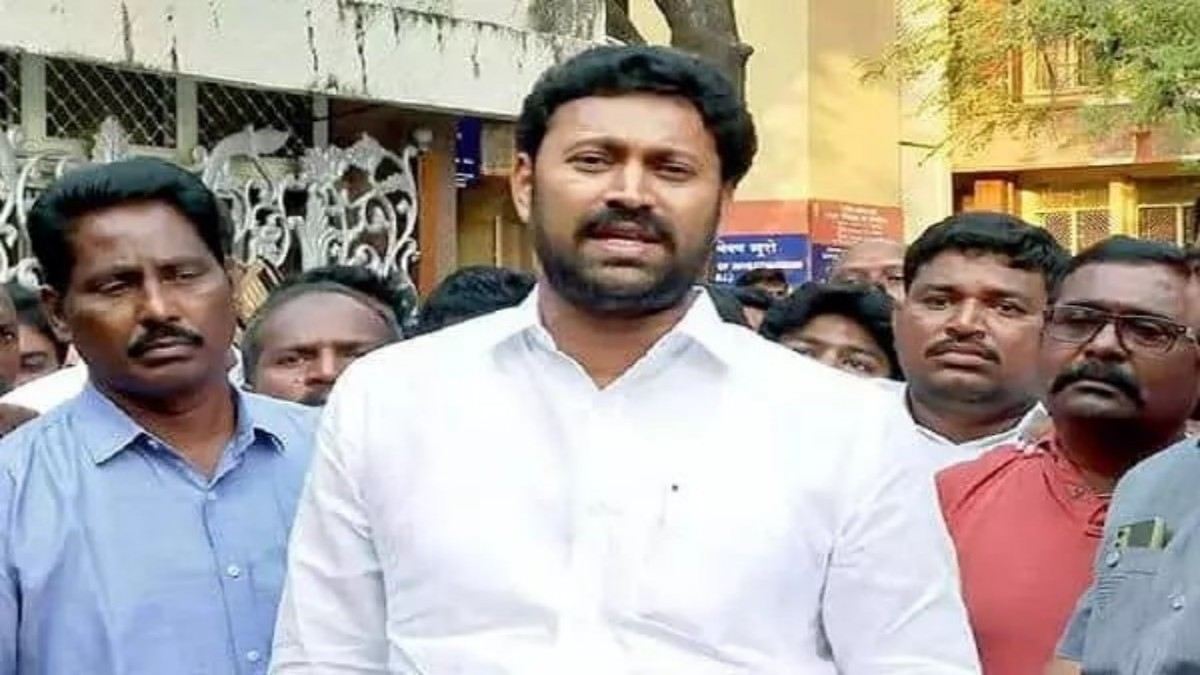 Kadapa MP YS Avinash Reddy: కడప ఎంపీ అవినాష్‌రెడ్డి నివాసంలో 6 గంటల పాటు కొనసాగిన ఈడీ తనిఖీలు..కీలక డాక్యుమెంట్లు, నగదు స్వాధీనం…