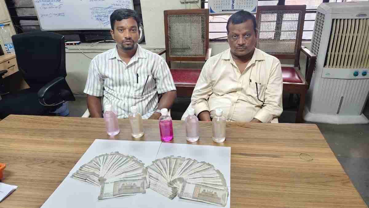 Telangana ACB: తెలంగాణ సెక్రటేరియట్‌లో లంచం తీసుకుంటూ రెడ్‌హ్యాండెడ్‌గా ఏసీబీకి పట్టుబడ్డ ప్రభుత్వ అధికారులు