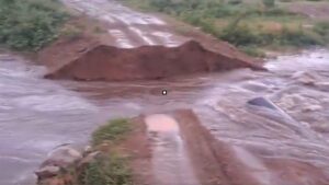 AP Flood Alert: వీడియో ఇదిగో.. భారీ వర్షాలకు అల్లూరి జిల్లాలో కొట్టుకుపోయిన బ్రిడ్జి.. 75 గ్రామాలకు రాకపోకలు బంద్..