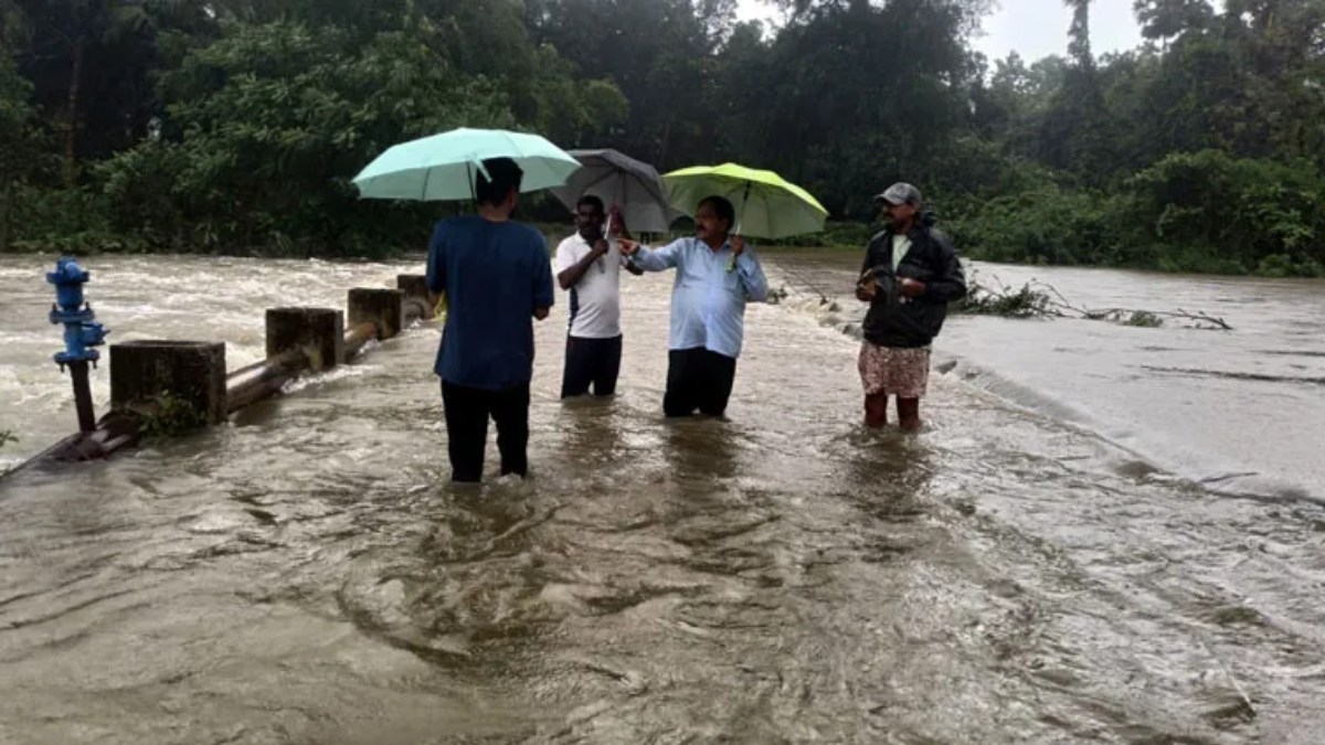 Andhra Pradesh Rains: ఉత్తరాంధ్రను ముంచెత్తిన భారీ వర్షాలు.. వచ్చే రెండు రోజుల పాటు కోసాంధ్రకు బిగ్ అలర్ట్..