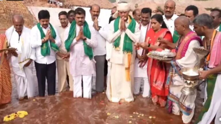 తొలిసారిగా ఉత్తరాంధ్ర నేలను తాకిన గోదావరి జలాలు.. పాయకరావుపేటలో సీఎం చంద్రబాబు జలహారతి