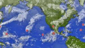 Eight Storms at Once: ఒకేసారి ఎనిమిది తుఫాన్లు.. ప్రపంచ సముద్రాలపై శాటిలైట్‌ చిత్రాలు వైరల్.. వీడియోలు ఇవిగో..