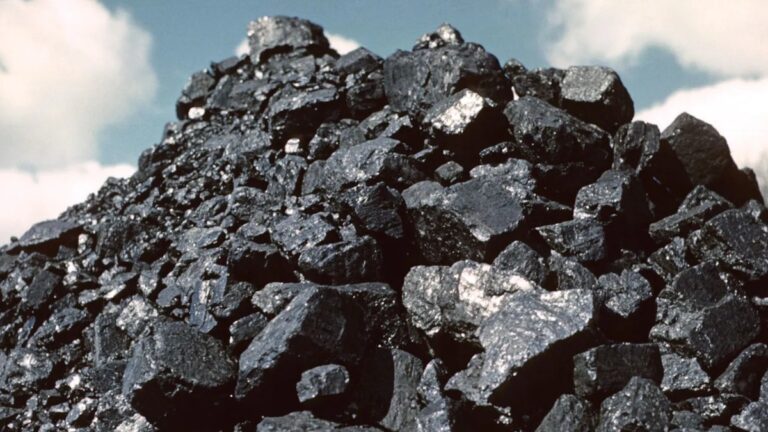 India Coal Crisis: విద్యుత్ రంగానికి బిగ్ అలర్ట్.. దేశంలో తీవ్రమవుతున్న బొగ్గు సంక్షోభం.. అనేక ప్లాంట్లలో స్టాక్ కొరత..