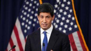 US Fed Rate Hike: అర్థరాత్రి యూఎస్ ఫెడ్ కీలక నిర్ణయం.. వడ్డీ రేట్లు 25 బేసిస్ పాయింట్లు పెంపు.. మరోసారి పెంపునకు సంకేతాలు..