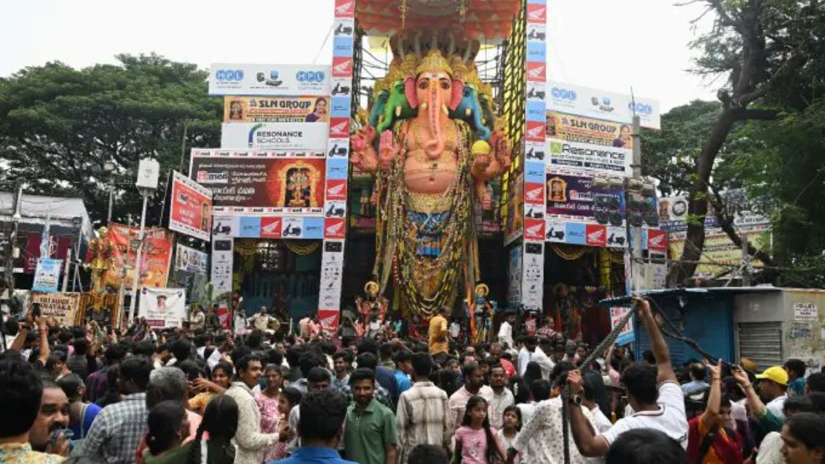 Khairatabad Ganesh Darshan: భక్తులకు అలర్ట్.. ఖైరతాబాద్ మహాగణపతి దర్శనం రేపు అర్ధరాత్రి వరకే.. 23 తర్వాత భక్తులకు నో ఎంట్రీ.. 25న నిమజ్జనం..