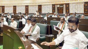 Telangana Assembly Session: తెలంగాణ అసెంబ్లీ సమావేశాలు ప్రారంభం..తొలిరోజే రచ్చ.. 22-ఏపై బీజేపీ ఆందోళన, ప్లకార్డులతో నిరసన.. మండిపడిన కాంగ్రెస్ నేతలు..