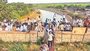 Jurala Project: జూరాల వద్ద ఉద్రిక్తత.. సాగునీటి కోసం రైతుల ఆందోళన, BRS నేత చిట్టెం రామ్మోహన్ రెడ్డి అరెస్ట్ (Video)