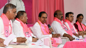 Telangana Assembly: ఎర్రవల్లిలో బీఆర్‌ఎస్‌ఎల్పీ సమావేశం.. కేసీఆర్‌ అధ్యక్షతన కొనసాగుతున్న మీటింగ్‌…అసెంబ్లీకి రానున్న కేసీఆర్..?