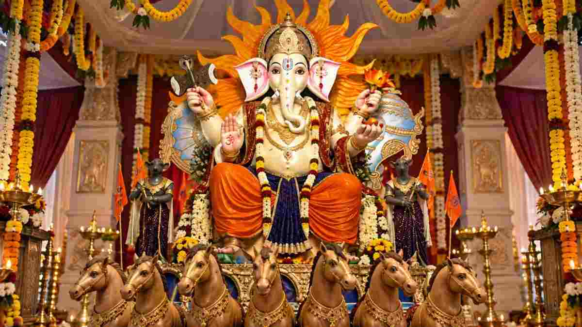 Vinayaka Chavithi: ఖమ్మంలో 100 కిలోల సీడ్ బంతులతో 40 అడుగుల ఎకో ఫ్రెండ్లీ గణపతి ఏర్పాటు…ఆకట్టుకుంటున్న శ్వేత గణపతి..