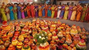 Bathukamma Celebrations 2026: బతుకమ్మ పండుగ తేదీలు.. అక్టోబర్ 10 నుంచి అక్టోబర్ 18 వరకు 9 రోజులు పాటు ఉత్సవాలు.. ఏ రోజు ఏ పేరుతో పిలుస్తారంటే..