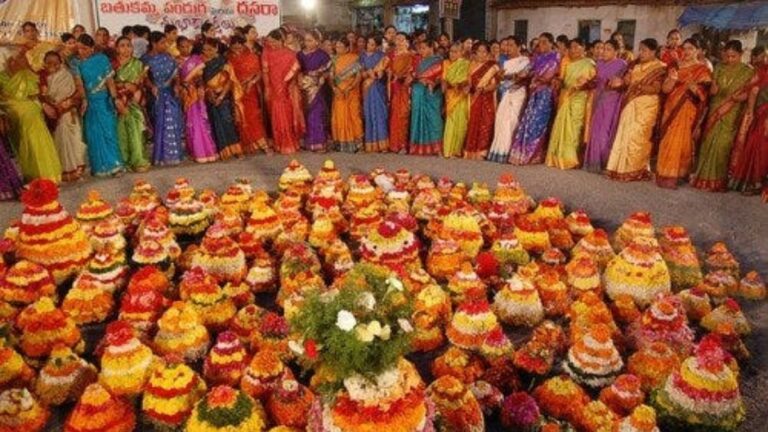 Bathukamma Celebrations 2026: బతుకమ్మ పండుగ తేదీలు.. అక్టోబర్ 10 నుంచి అక్టోబర్ 18 వరకు 9 రోజులు పాటు ఉత్సవాలు.. ఏ రోజు ఏ పేరుతో పిలుస్తారంటే..