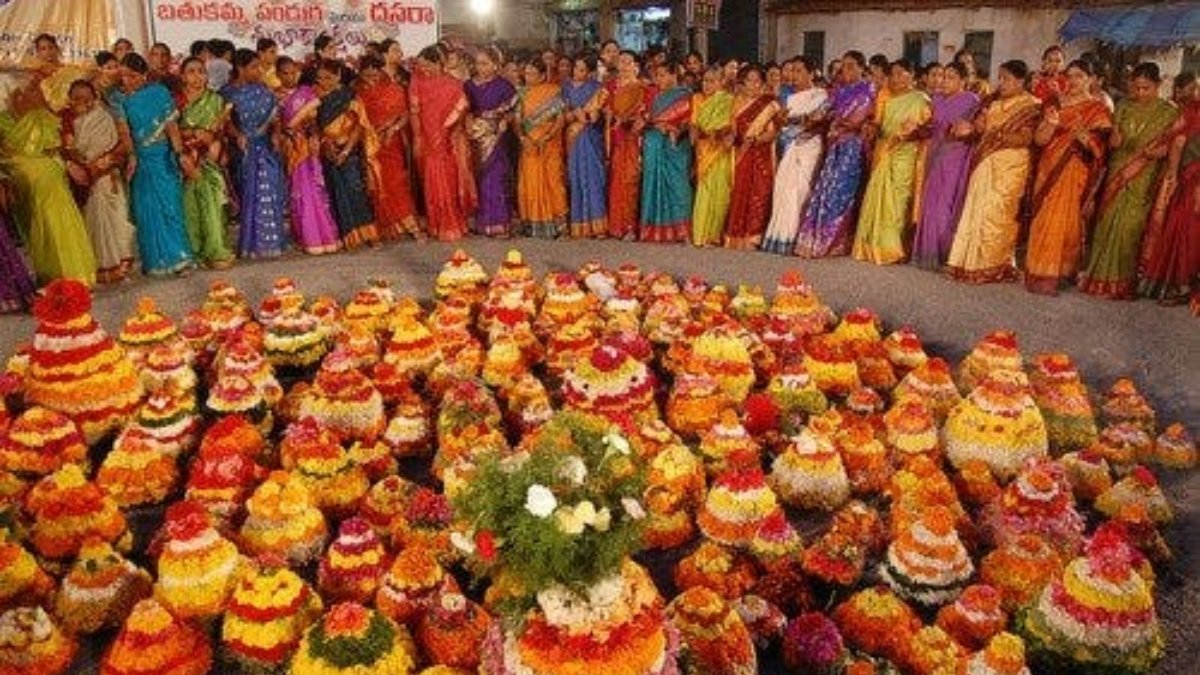 Bathukamma Celebrations 2026: బతుకమ్మ పండుగ తేదీలు.. అక్టోబర్ 10 నుంచి అక్టోబర్ 18 వరకు 9 రోజులు పాటు ఉత్సవాలు.. ఏ రోజు ఏ పేరుతో పిలుస్తారంటే..