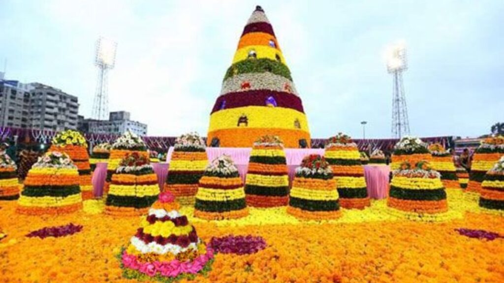 Bathukamma Secret: బతుకమ్మ పండుగలో దాగి ఉన్న అసలు సీక్రెట్ ఇదే.. పూల పండుగ వెనుక ఇంత పెద్ద కథ ఉందా?