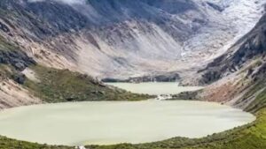 Bhutan Glacial Flood: భూటాన్‌లో బద్దలైన హిమ సరస్సు.. బెంగాల్, అసోంలో ఫ్లాష్ ఫ్లడ్స్ హెచ్చరిక.. ఏమిటీ హిమానీనద సరస్సు విస్ఫోటనం..
