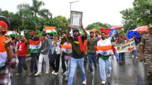 Delhi Protests Intensify: ఢిల్లీలో AISF, AIYF తిరంగా మార్చ్ ఫోటోలు ఇవిగో.. భారీ వర్షంలోనూ వెనక్కి తగ్గని నిరసనకారులు..