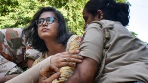Who is Neha Bora? ఎవరీ నేహా బోరా..? జంతర్ మంతర్ ఆందోళనల్లో మెరిసిన ధిక్కార స్వరం.. ఆమె కుటుంబ నేపథ్యం ఏంటి?