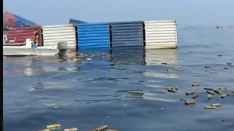 Strait of Hormuz Shipwreck: హార్ముజ్ జలసంధిలో నౌక మునక.. దాడి జరిగిందా, మైన్‌ను ఢీకొట్టిందా? సముద్రంలో తేలుతున్న ఐఫోన్లు వీడియో ఇదిగో..