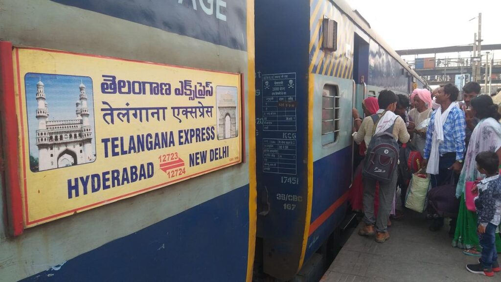 Telangana Express Turns 50: తెలంగాణ ఎక్స్‌ప్రెస్‌కు 50 ఏళ్లు.. ఆంధ్రప్రదేశ్ ఎక్స్‌ప్రెస్ నుంచి తెలంగాణ ఎక్స్‌ప్రెస్ దాకా .. ఐదు దశాబ్దాల ప్రస్థానం..