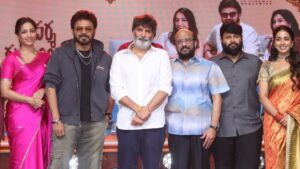 కుటుంబం కోసం దేనికైనా తెగించే కథ: ‘ఆదర్శ కుటుంబం’ ‘ప్రీ రిలీజ్‌’ వేడుకలో తివిక్రమ్‌