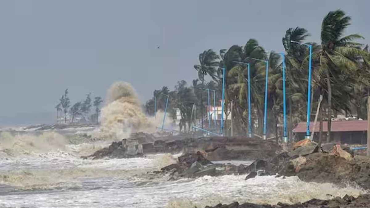 Cyclone Arnab Alert: ఏపీ తీరంవైపు అతి తీవ్ర తుపాను.. విశాఖకు 870 కి.మీ దూరంలో వాయుగుండం